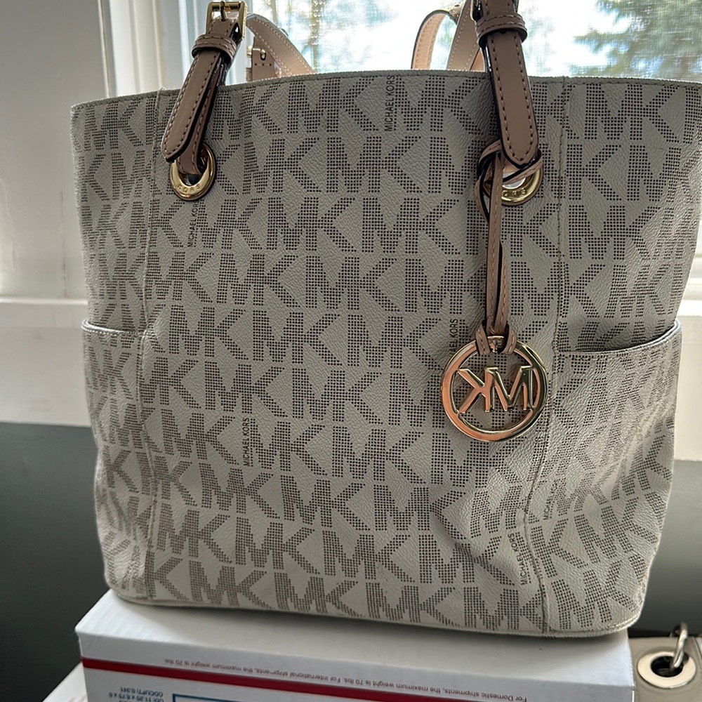 EUC Authentic Michael Kors Signature Hand or Shoulder Bag 11x16